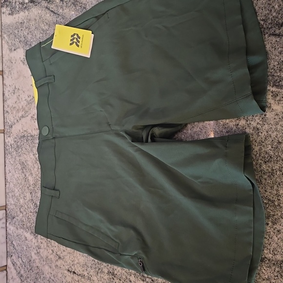 All in Motion Men's Cargo Golf Shorts in green - Picture 1 of 5